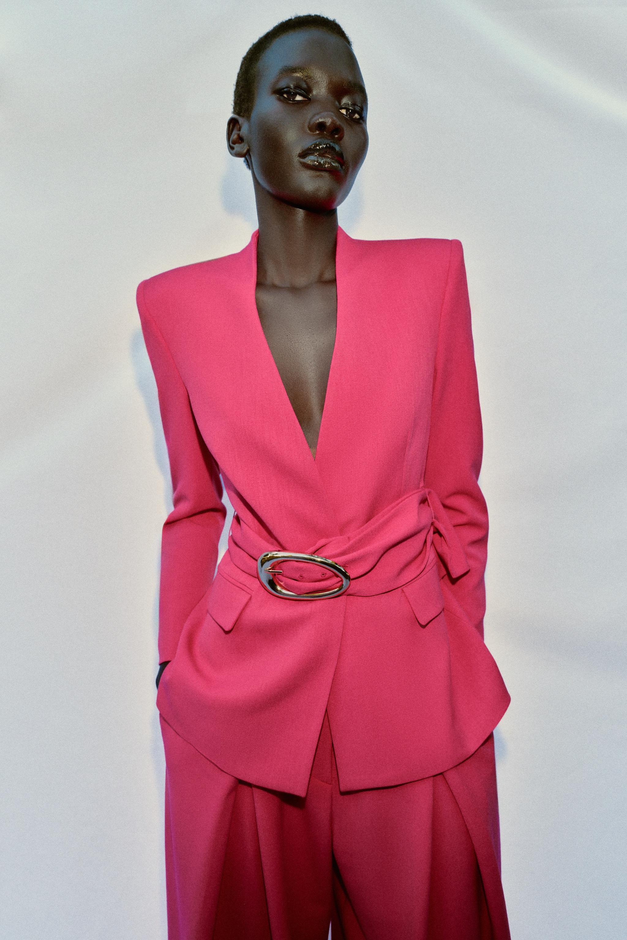 SHOULDER PAD BLAZER WITH BELT